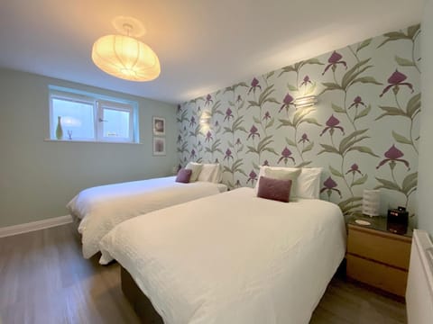 The Garden Apartment, Near Airport & City Apartment in Manchester