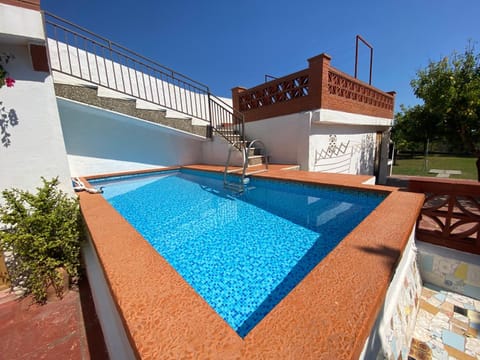 Day, Pool view, Swimming pool, sunbed