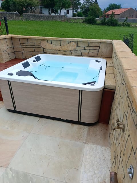 Hot Tub, Swimming pool