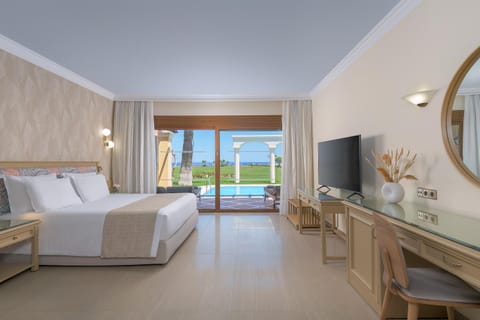 Bed, TV and multimedia, Bedroom, Pool view, Sea view, Swimming pool