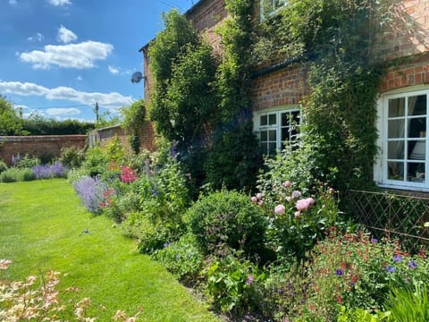 Garden Cottage B&b Bed and Breakfast in Andover
