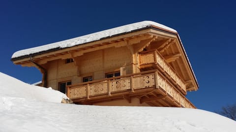 Facade/entrance, Winter