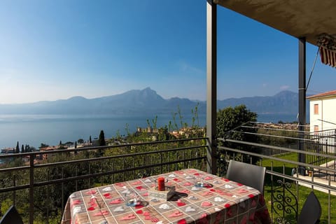 Balcony/Terrace, City view, Garden view, Lake view, Landmark view, Mountain view