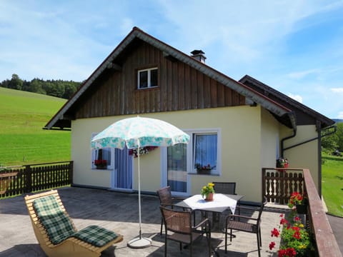 Holiday Home Mayrhofer - MON240 by Interhome Haus in Mondsee