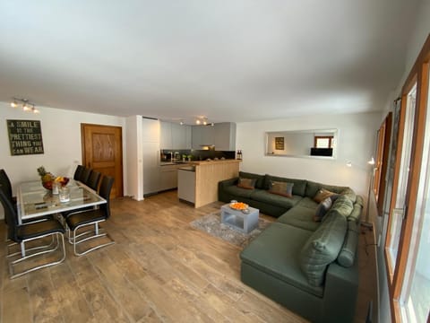 Living room, Seating area, Dining area