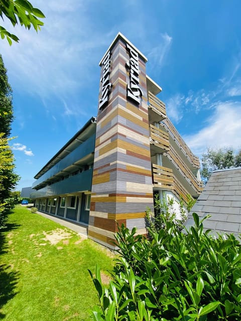 Property building, Spring, Day, Garden, Garden view