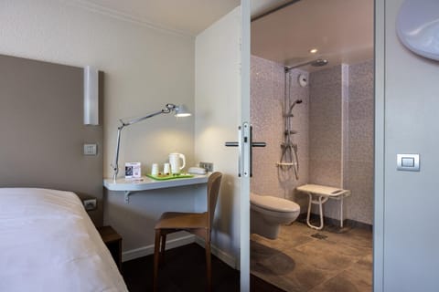 Bathroom, Photo of the whole room, Bedroom