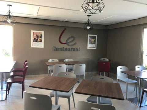 Restaurant/places to eat, Dining area