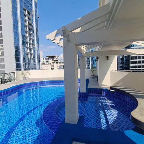 Luxury spacious 2BR in Salcedo Village Apartment in Pasay