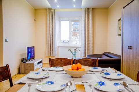 Living room, Dining area, Landmark view