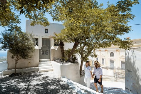 Kastro Mansion Condo in Santorini
