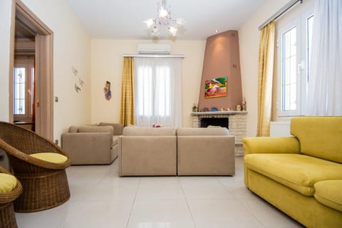 Sofia's Delightful Apartment House in Argostolion