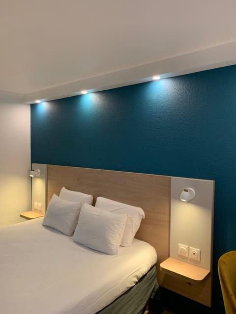 Bed, View (from property/room), Photo of the whole room