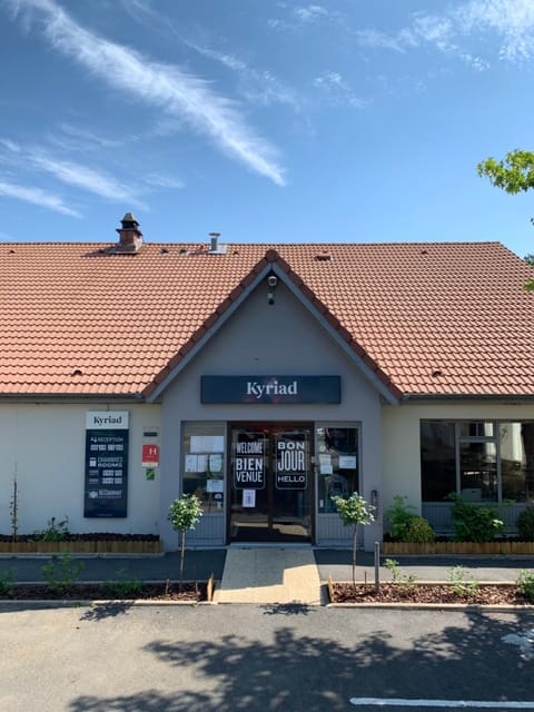 Property building, Facade/entrance, Property logo or sign