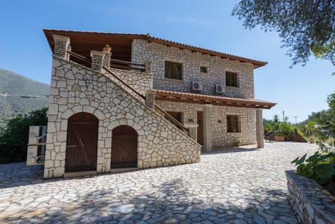 Luxury Stone Apartments Eigentumswohnung in Agia Effimia