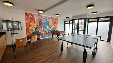 Game Room, Table tennis