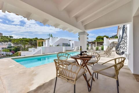 Balcony/Terrace, Pool view, sunbed