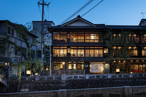 Property building, Facade/entrance, Night