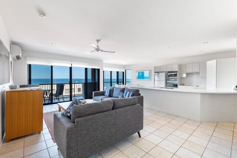 Your home from home with ocean views Apartment in Sunrise Beach