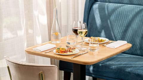 Restaurant/places to eat, Lunch