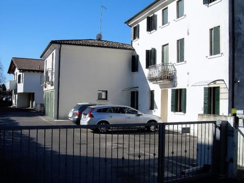 Mamma Mia on ground floor with private parking TV-VENICE Condo in Treviso