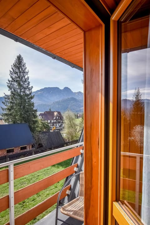 Balcony/Terrace, Mountain view