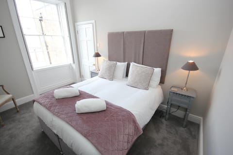 Park View Two-Bedroom Apartment Condo in Bath