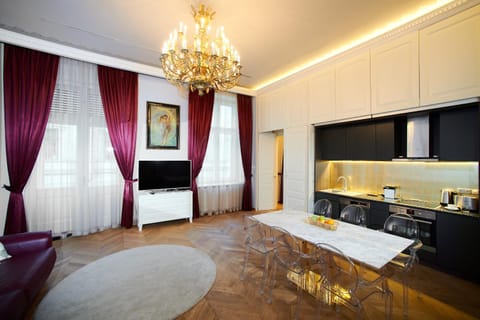 Count Zrinyi Luxourious Residence Copropriété in Budapest
