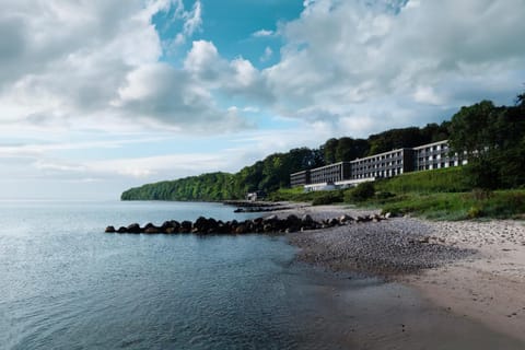 Natural landscape, Beach, Sea view, Area and facilities, Location