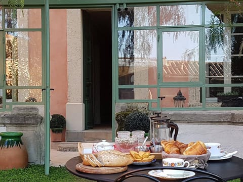 Aumes Sweet Home Chambre d'Hôtes Übernachtung mit Frühstück in Pézenas