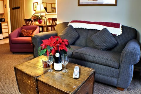 Ski home to this beautiful one bedroom condo with shuttle to Slopes Whiffletree E4 Casa in Mendon