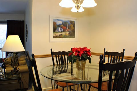 Ski home to this cozy one bedroom condo Whiffletree F5 Haus in Mendon