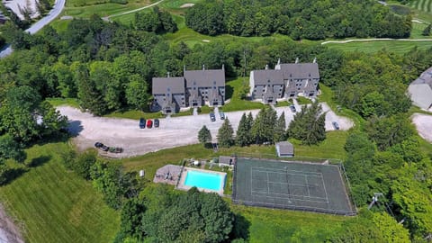 Property building, Day, Natural landscape, Bird's eye view, Pool view, Swimming pool