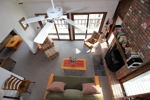 Bird's eye view, Living room