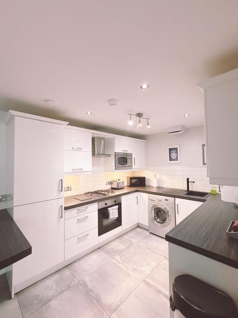 Central City Apartment - Free Parking Apartment in Belfast