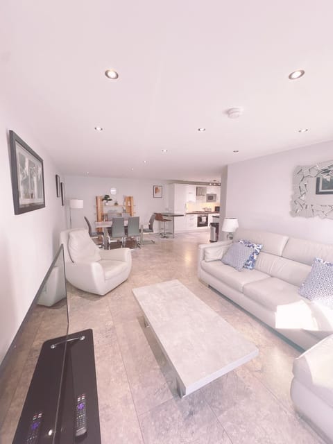 Central City Apartment - Free Parking Apartment in Belfast