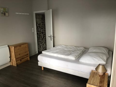 Bed, Living room, Bedroom