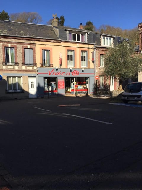 Supermarket/grocery shop