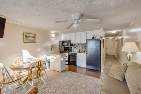Stroll to Slopes, Village Area, Ski in-out MtLodge 237 Condo in Snowshoe