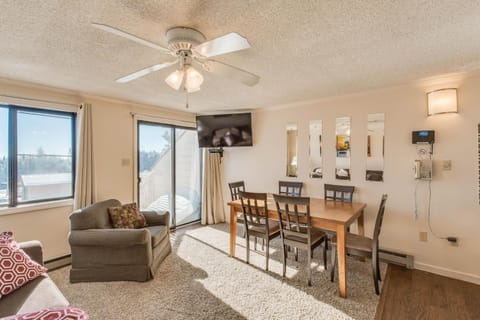 Stroll to Slopes, Village Area, Ski in-out MtLodge 333 Casa in Snowshoe