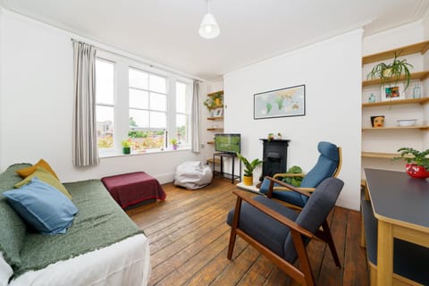 50 meters to the metro Condo in London Borough of Hackney