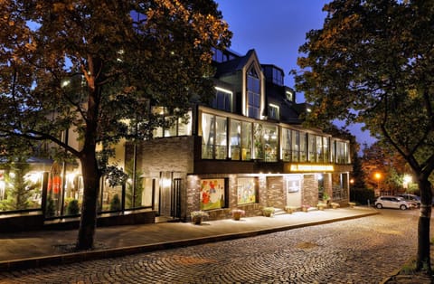 Property building, Facade/entrance, Night