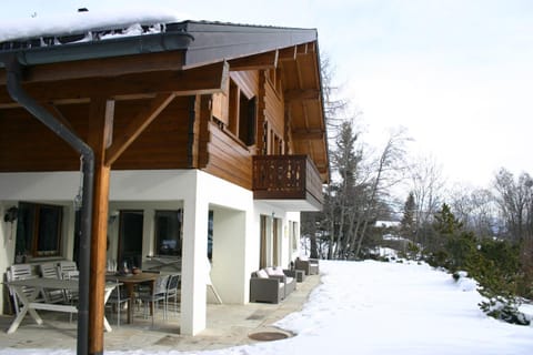 Facade/entrance, Day, Winter, Balcony/Terrace, On site