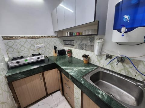 Homlee-Best Value flat with kitchen Near Metro Apartment in Delhi