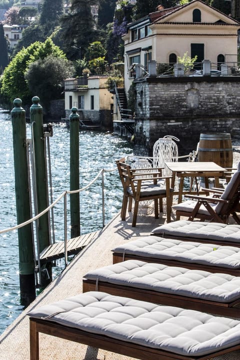 Patio, Lake view