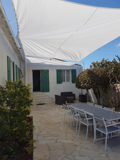 Patio, Dining area