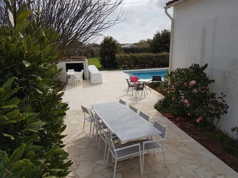 Patio, BBQ facilities, Garden, Dining area, Swimming pool