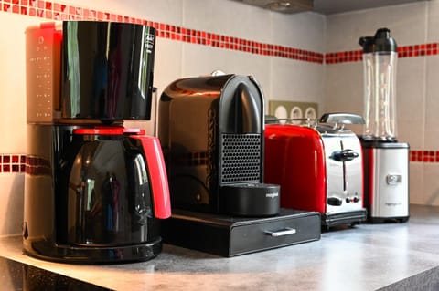 Coffee/tea facilities, Kitchen or kitchenette, Food and drinks, Decorative detail, Non alcoholic drinks