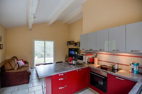 TV and multimedia, Kitchen or kitchenette, Living room, Dining area, Communal kitchen, Garden view, Garden view