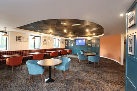 Knowsley Inn & Lounge formally Holiday Inn Express Hotel in Liverpool